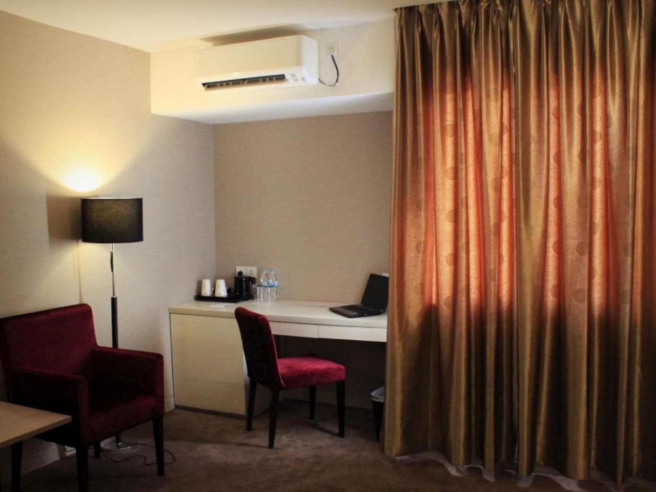 Biz Hotel Batam Nagoya Exterior foto